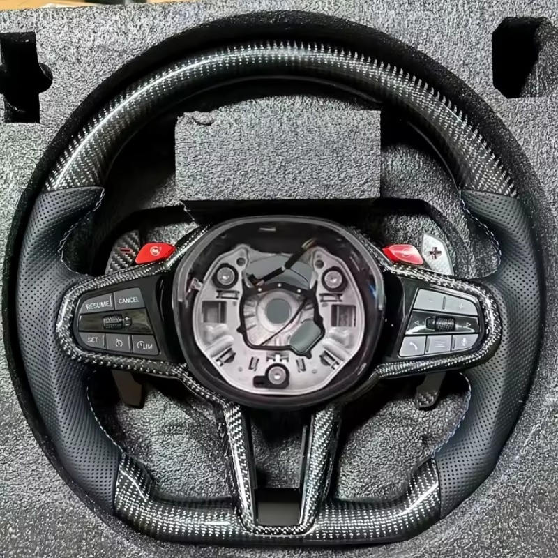 Volante in fibra di carbonio e - Car Accessories Essentials recensione e prezzo