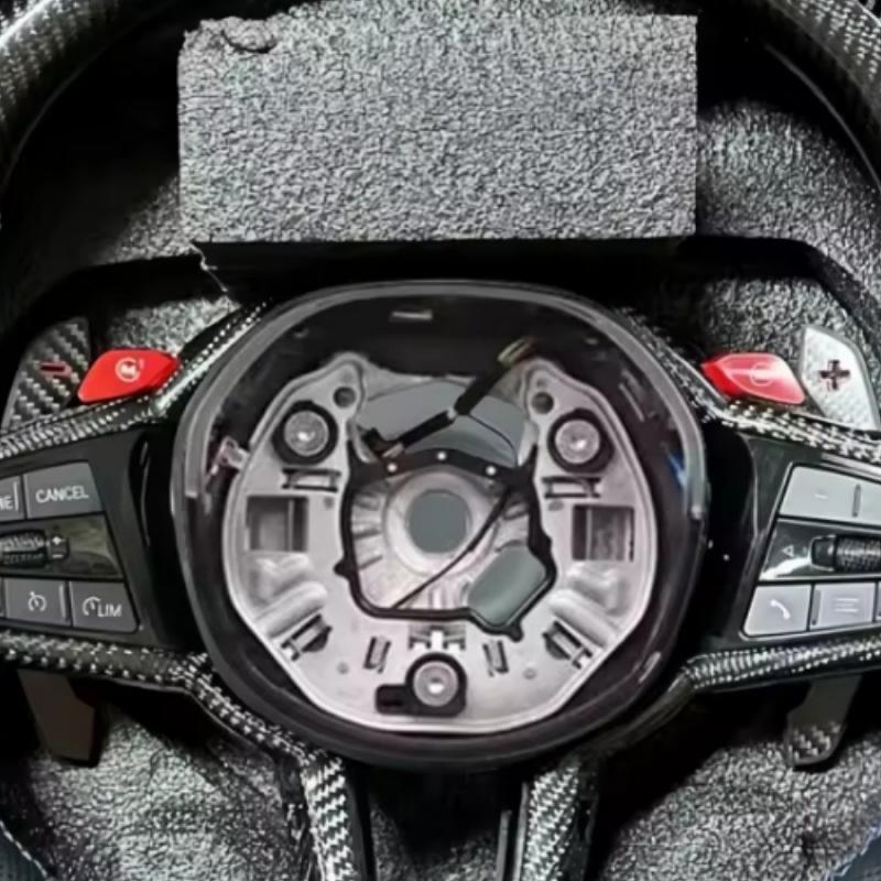 Volante in fibra di carbonio e - Car Accessories Essentials recensione e prezzo