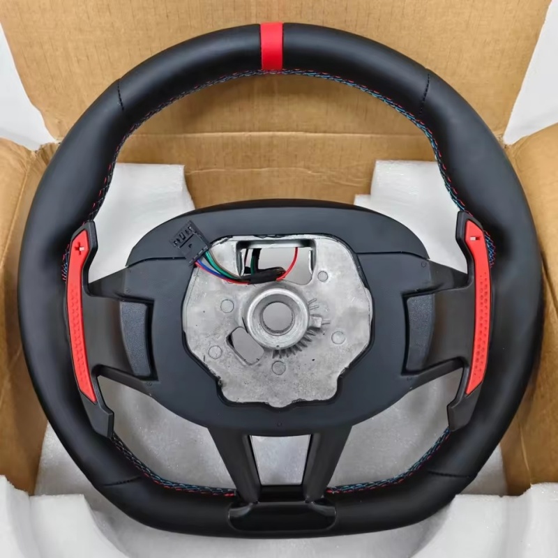 Volante in fibra di carbonio e - Car Accessories Essentials recensione e prezzo